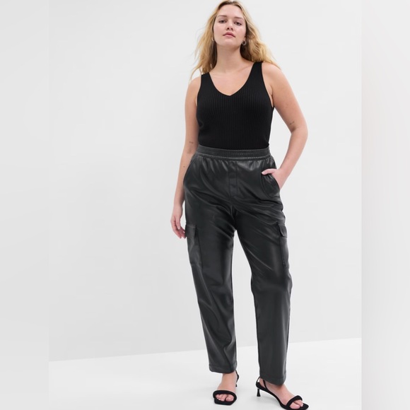 NWT Gap Mid Rise Easy Vegan-Leather Cargo Pants - Picture 3 of 9